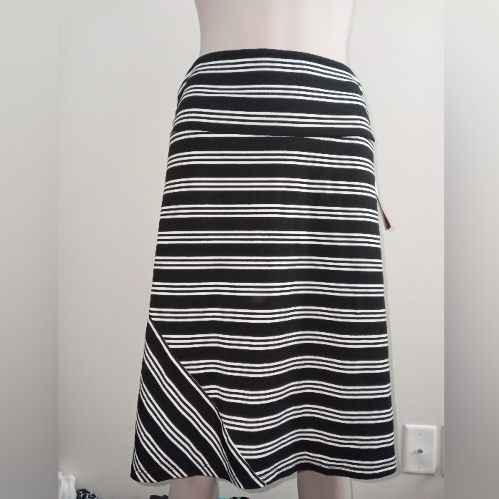 Faded glory black and white striped midi skirt size small New with tags